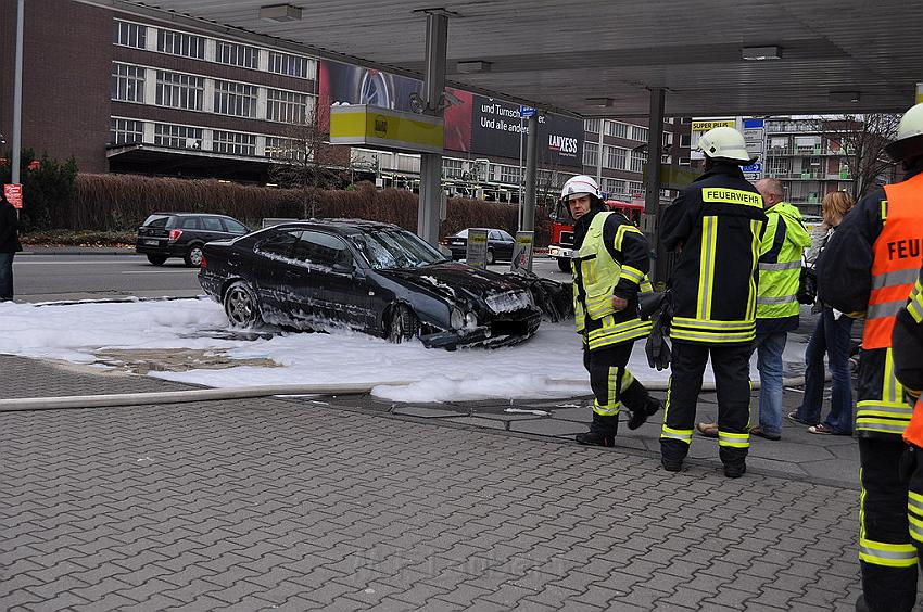 Tanksaeule umgefahren in Leverkusen P36.JPG